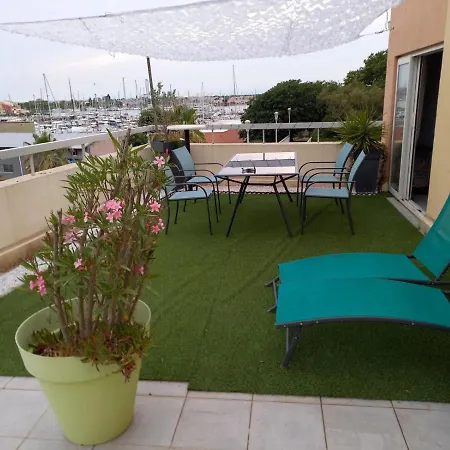 Vue Port Terrasse 45m2 150 M De La 40 M2 4 Personnes דירה *